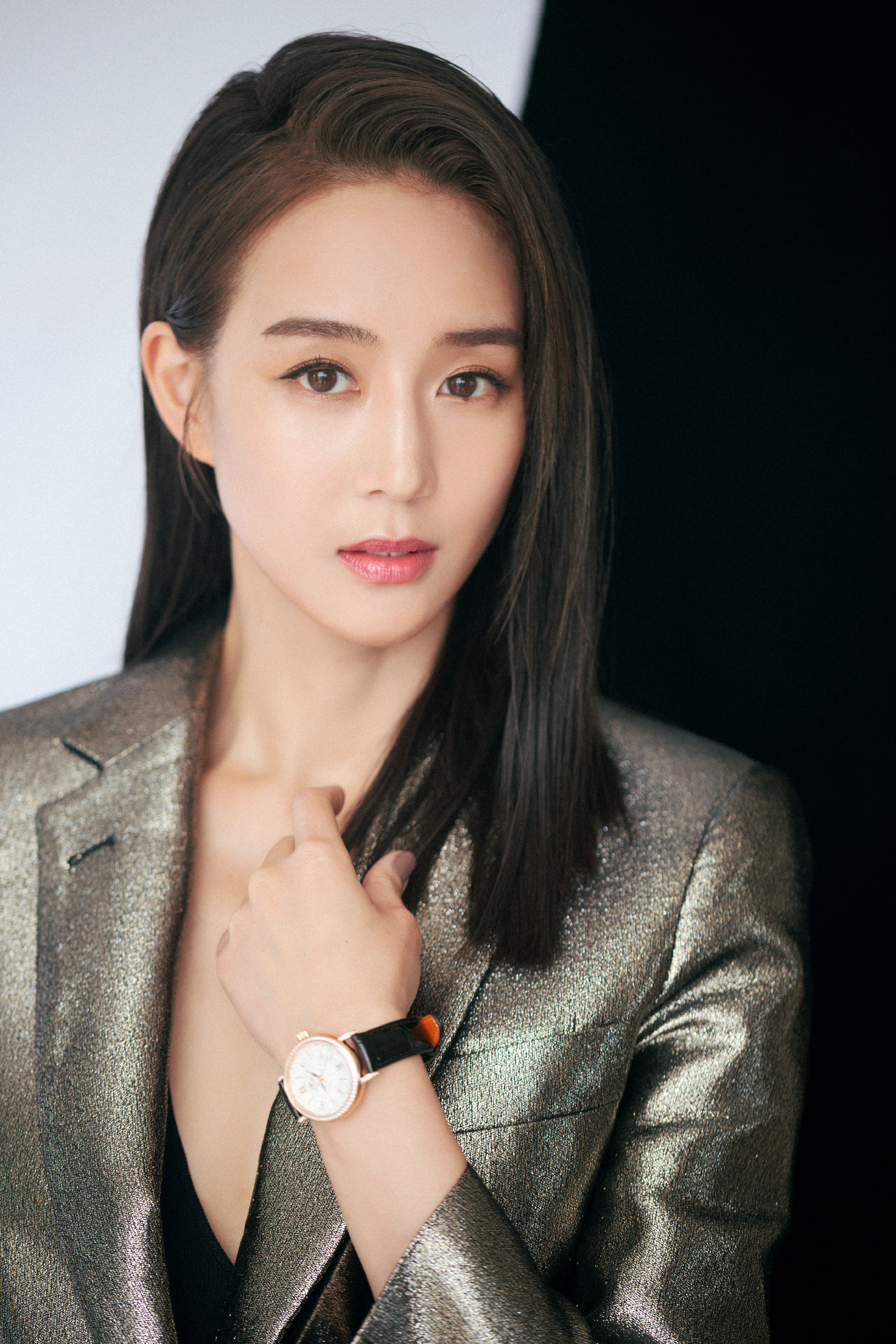 张钧甯为新戏角色剪去20公分长发,短发造型干练帅气