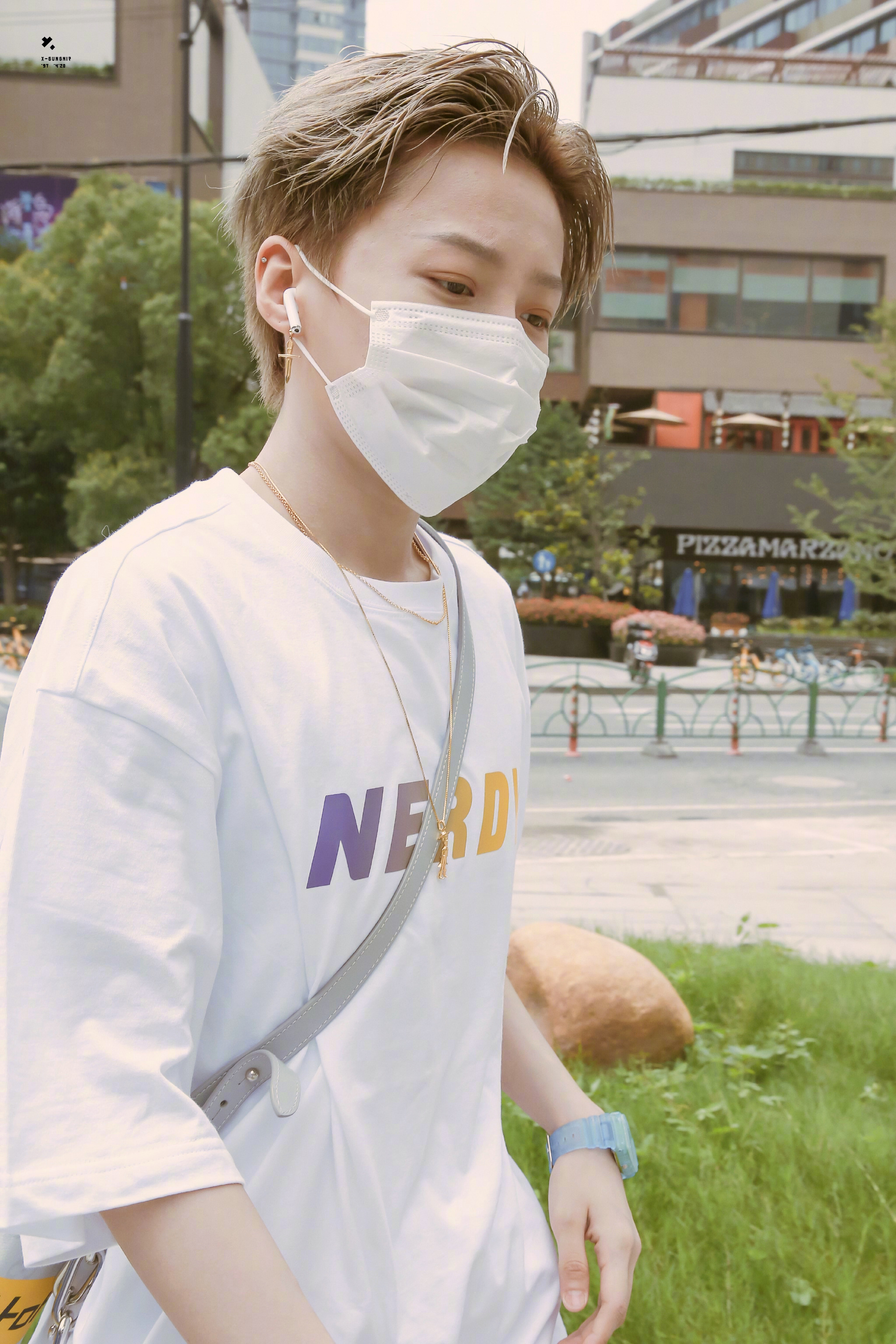 刘老师一身白色加上湿发,清爽干净,期待7_高清图集_新浪网