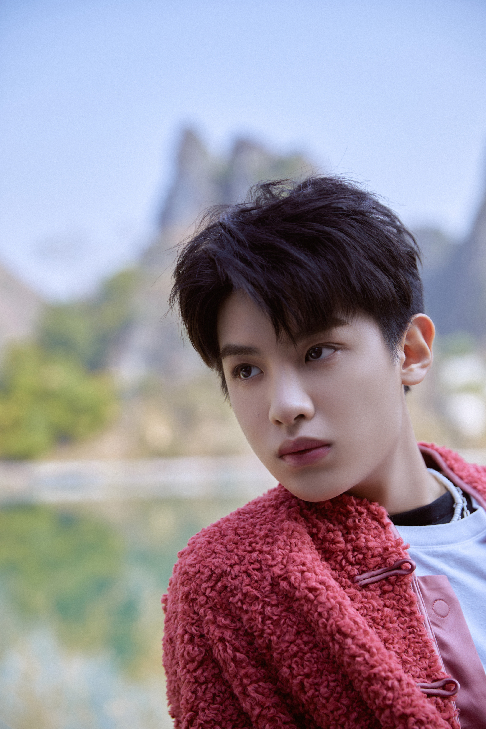 黄明昊《2021东西南北贺新春》高清剧照……_高清图集_新浪网