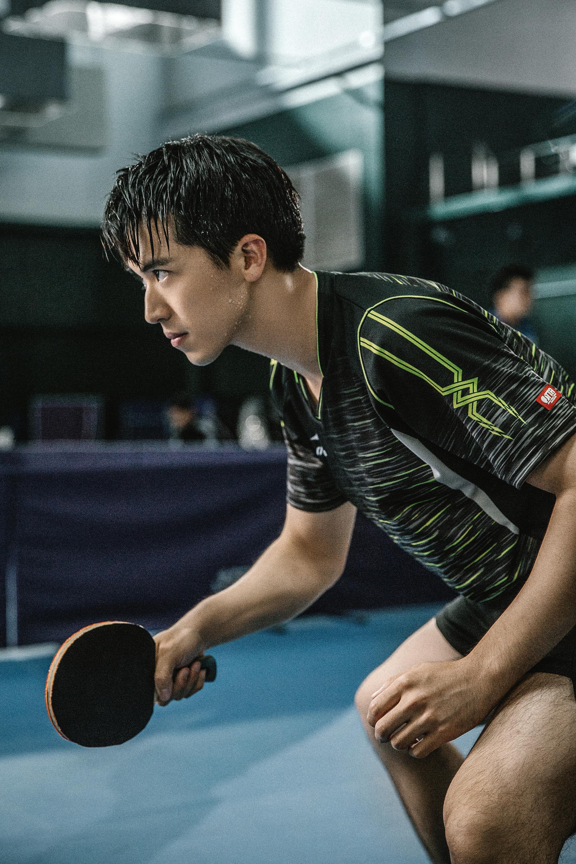荣耀乒乓今日定档许魏洲zz身穿训练服汗洒赛场