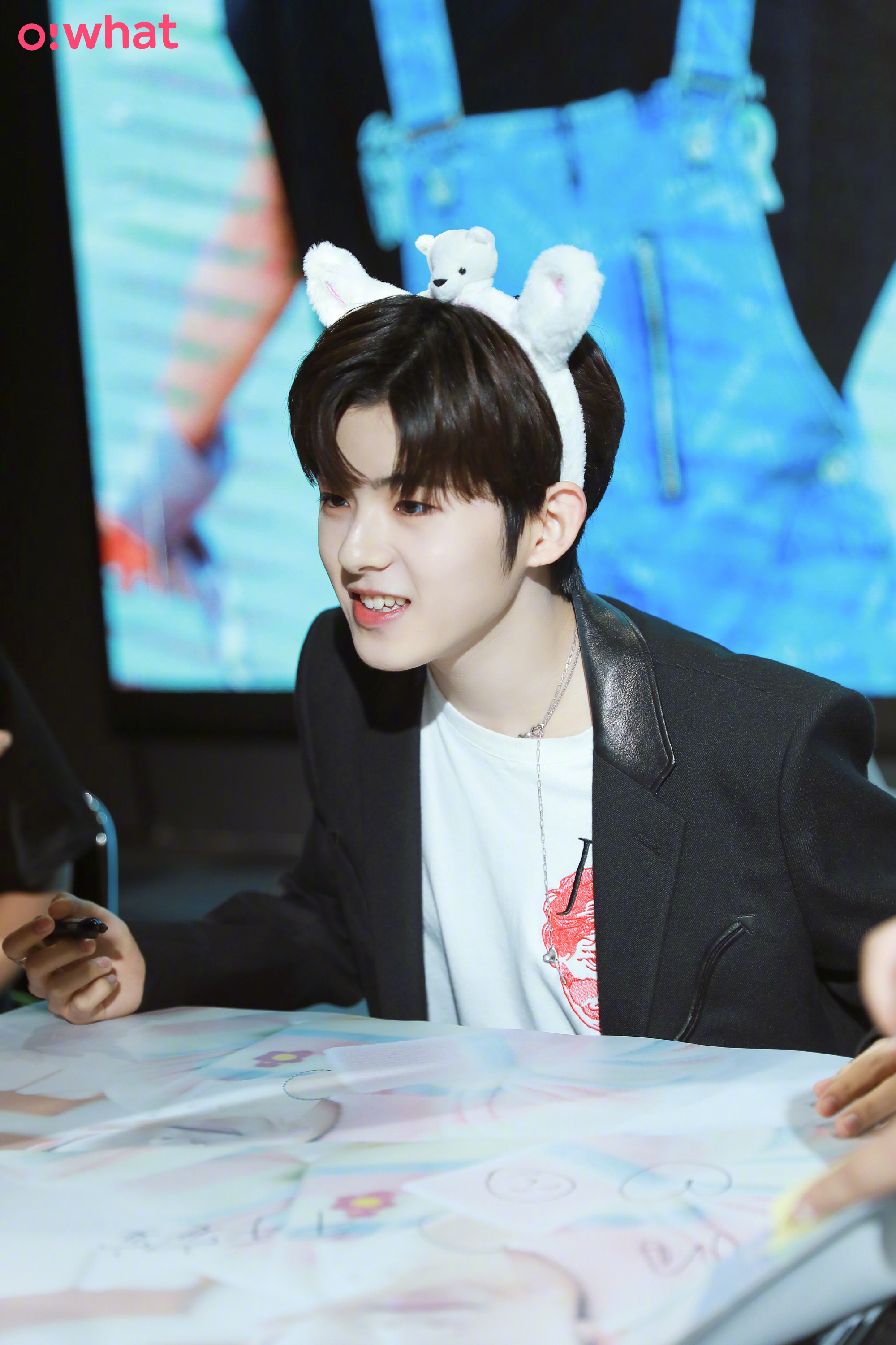 井汲大翔上海签售会 哈哈哈哈哈哈吉祥弟弟的头好忙……_高清图集