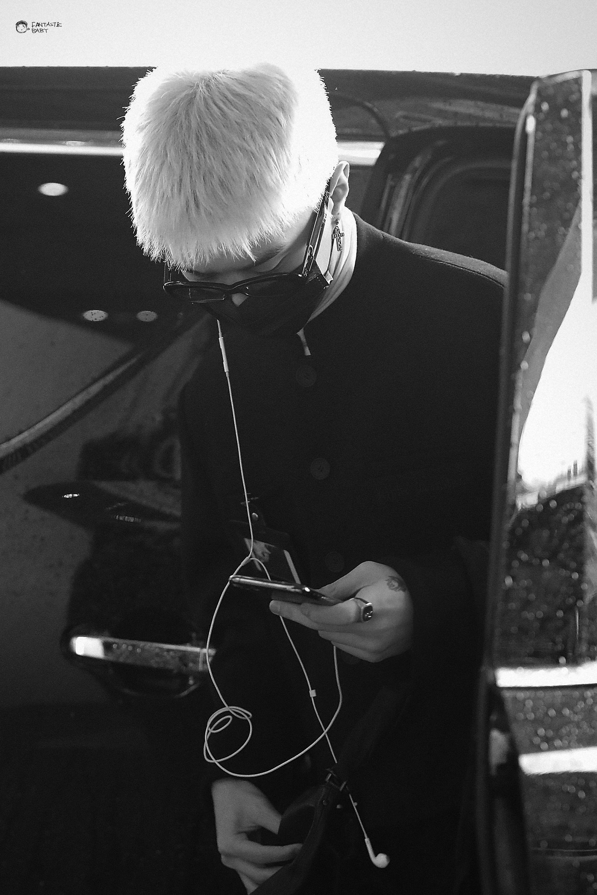 范丞丞今日份饭拍 白发真的绝了!