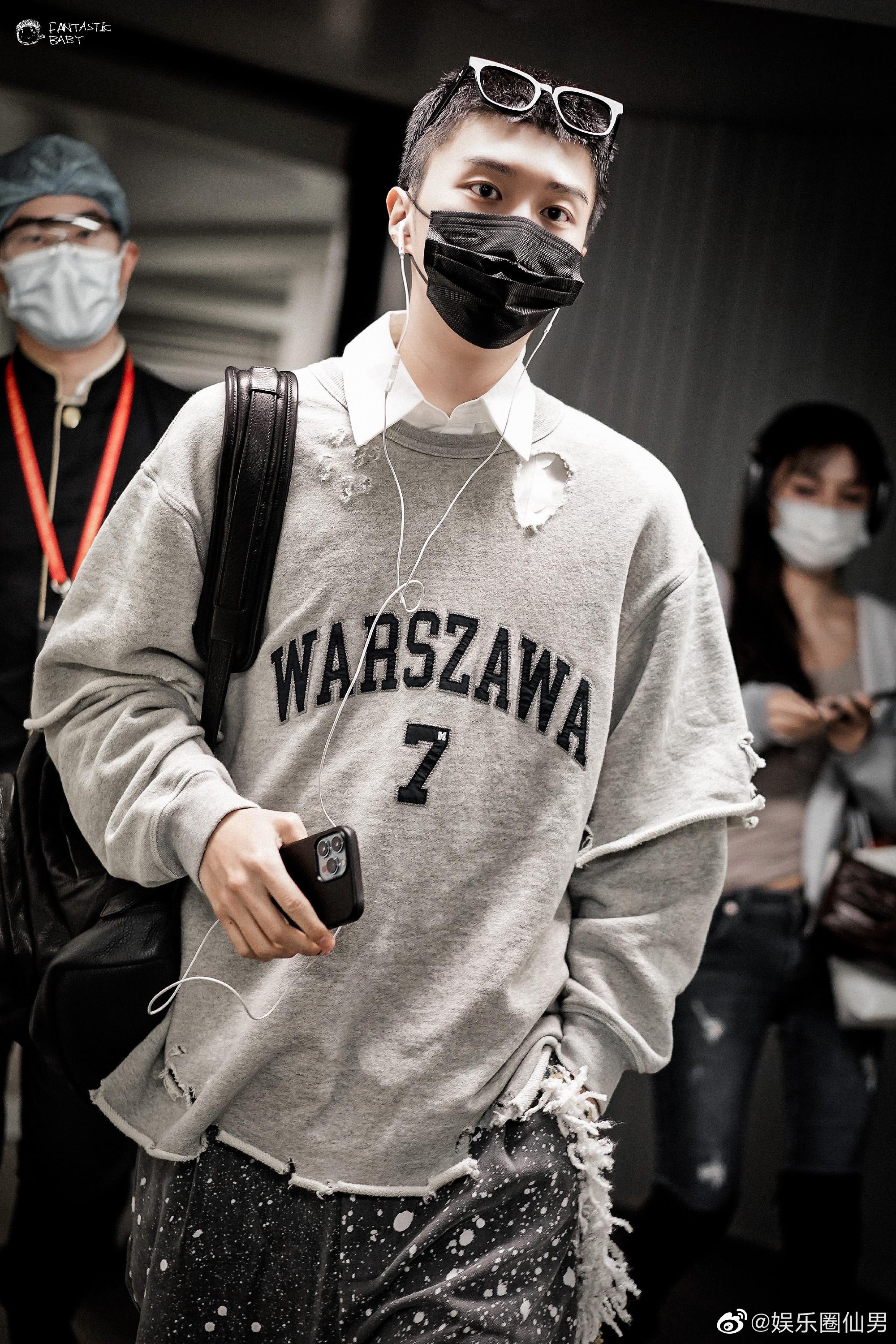 范丞丞近期机场私服有点绝秋冬不知道怎么穿搭看福西西来学