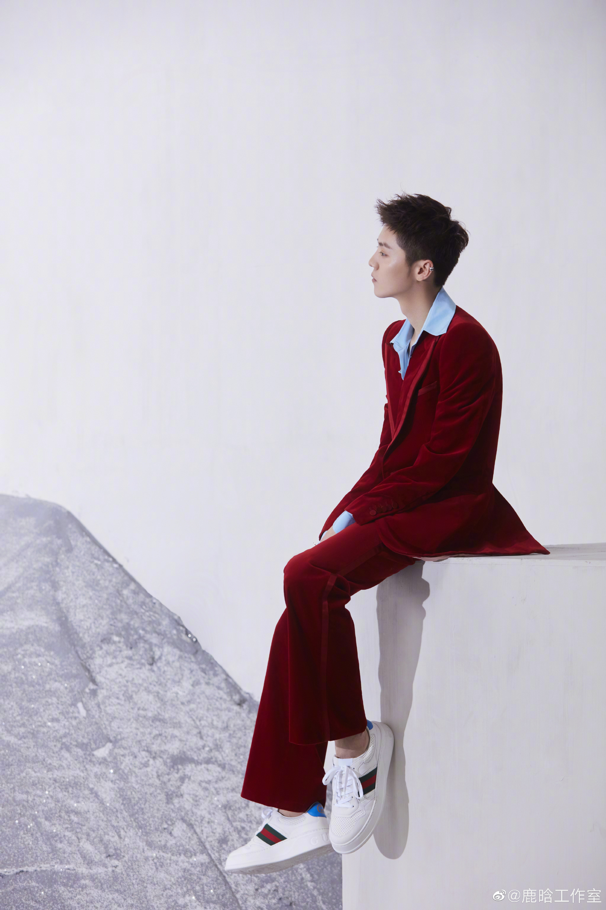 鹿晗春节假期倒计时大片 红红绿绿 帅气亮眼的新鲜小鹿～_高清图集