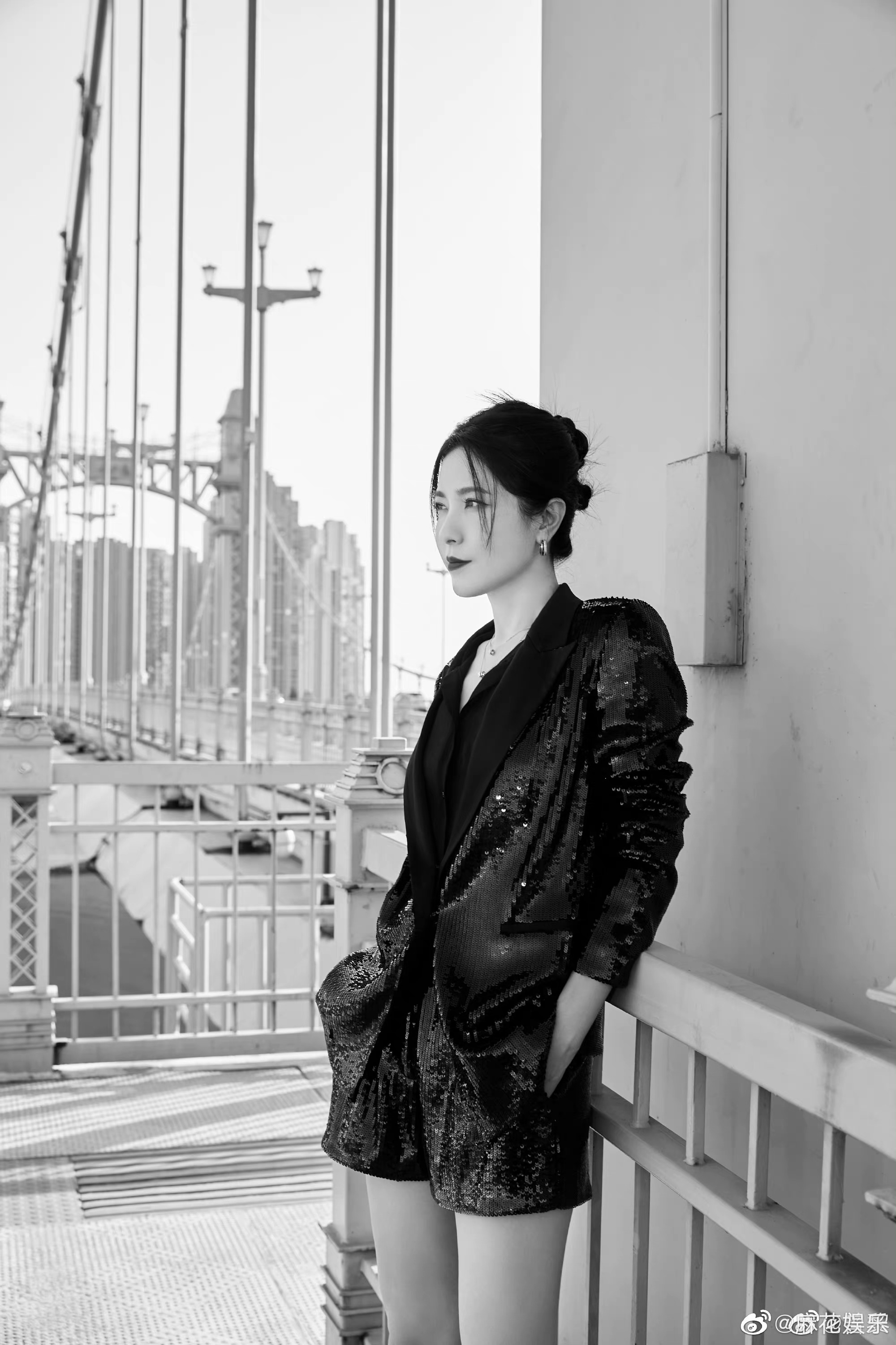 袁泉和曾黎在百花奖后台合影,两位姐姐真的太美了__财经头条