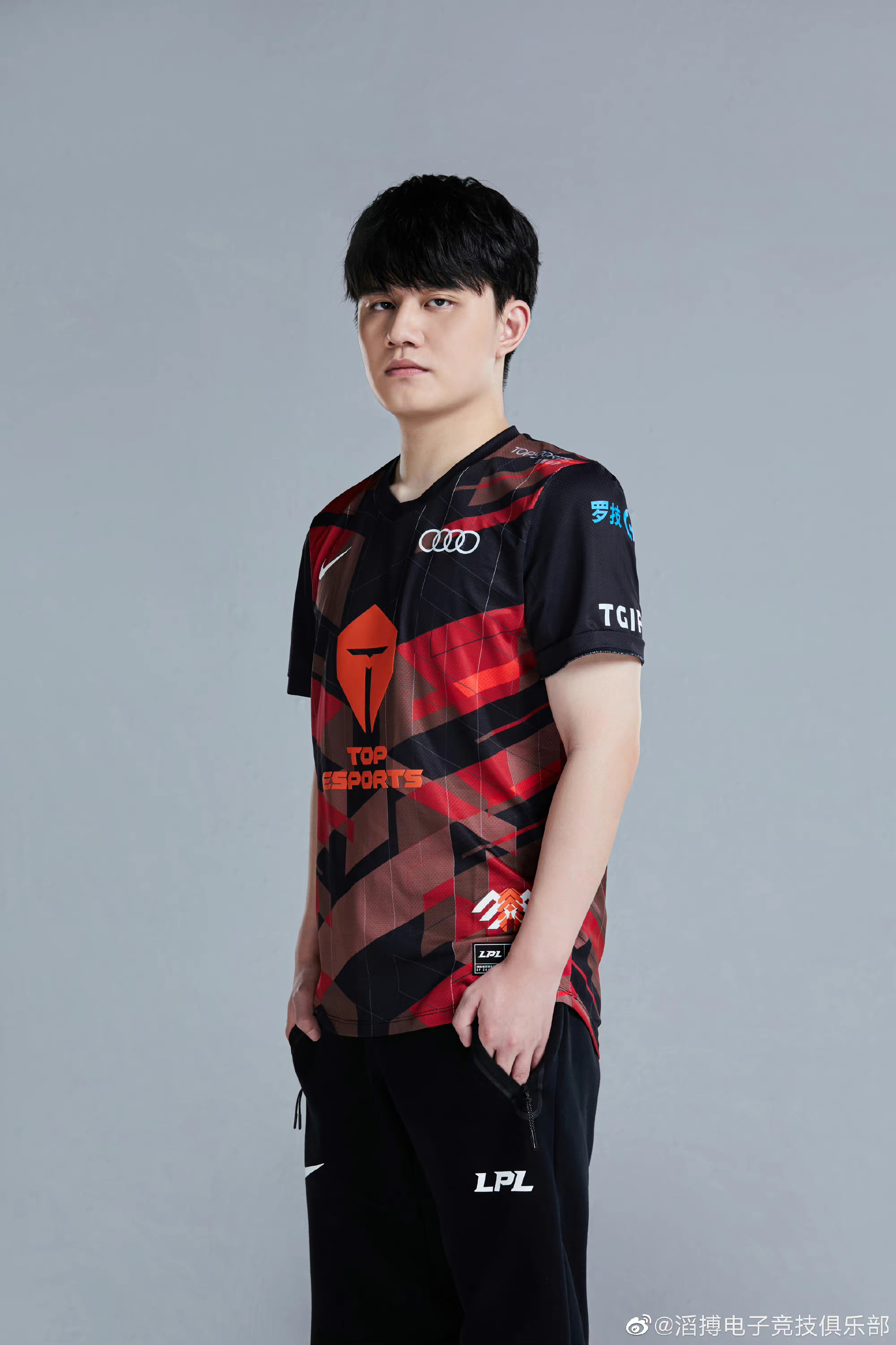 滔搏电子竞技俱乐部2022全球总决赛定妆照