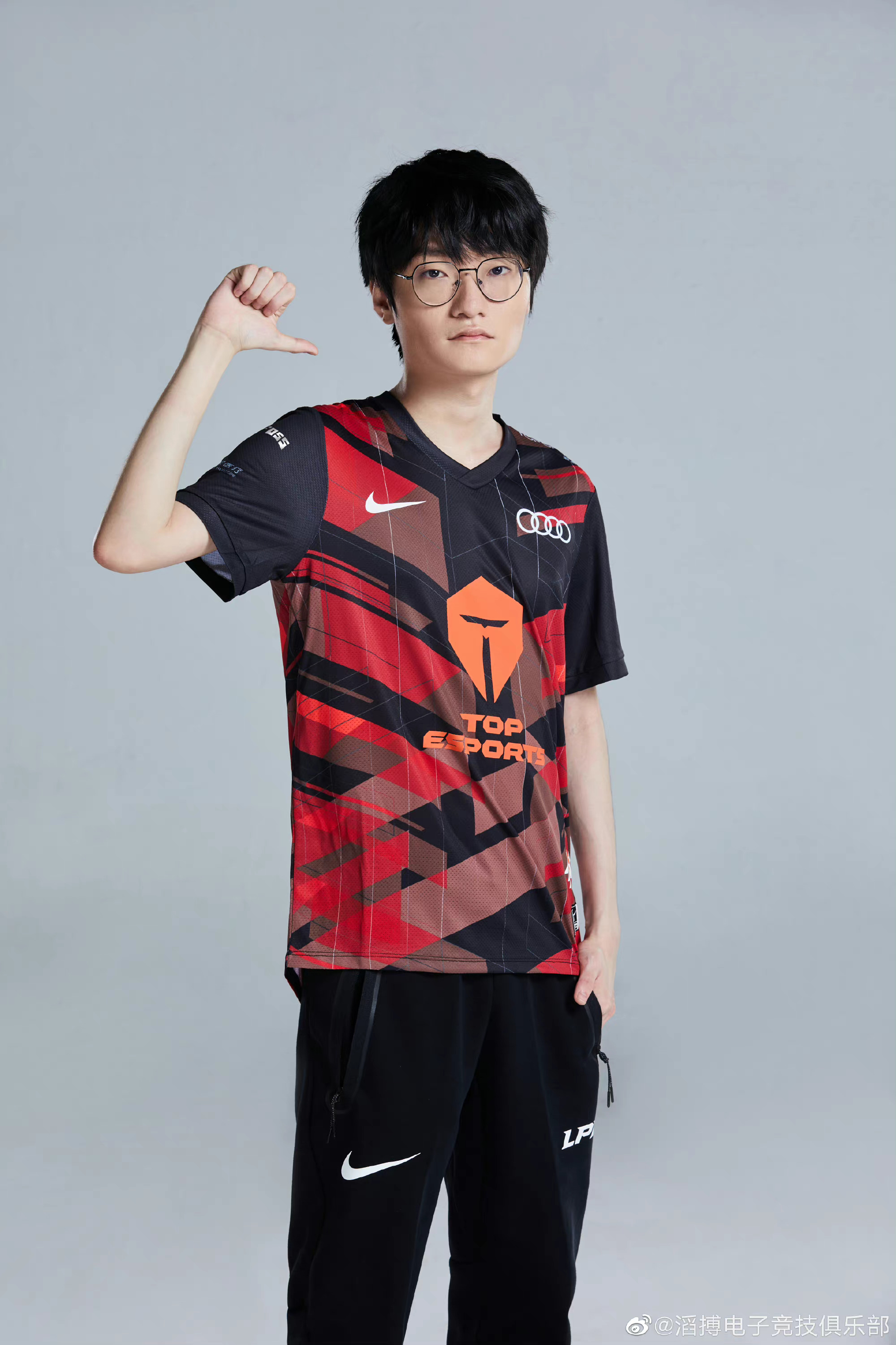 滔搏电子竞技俱乐部2022全球总决赛定妆照