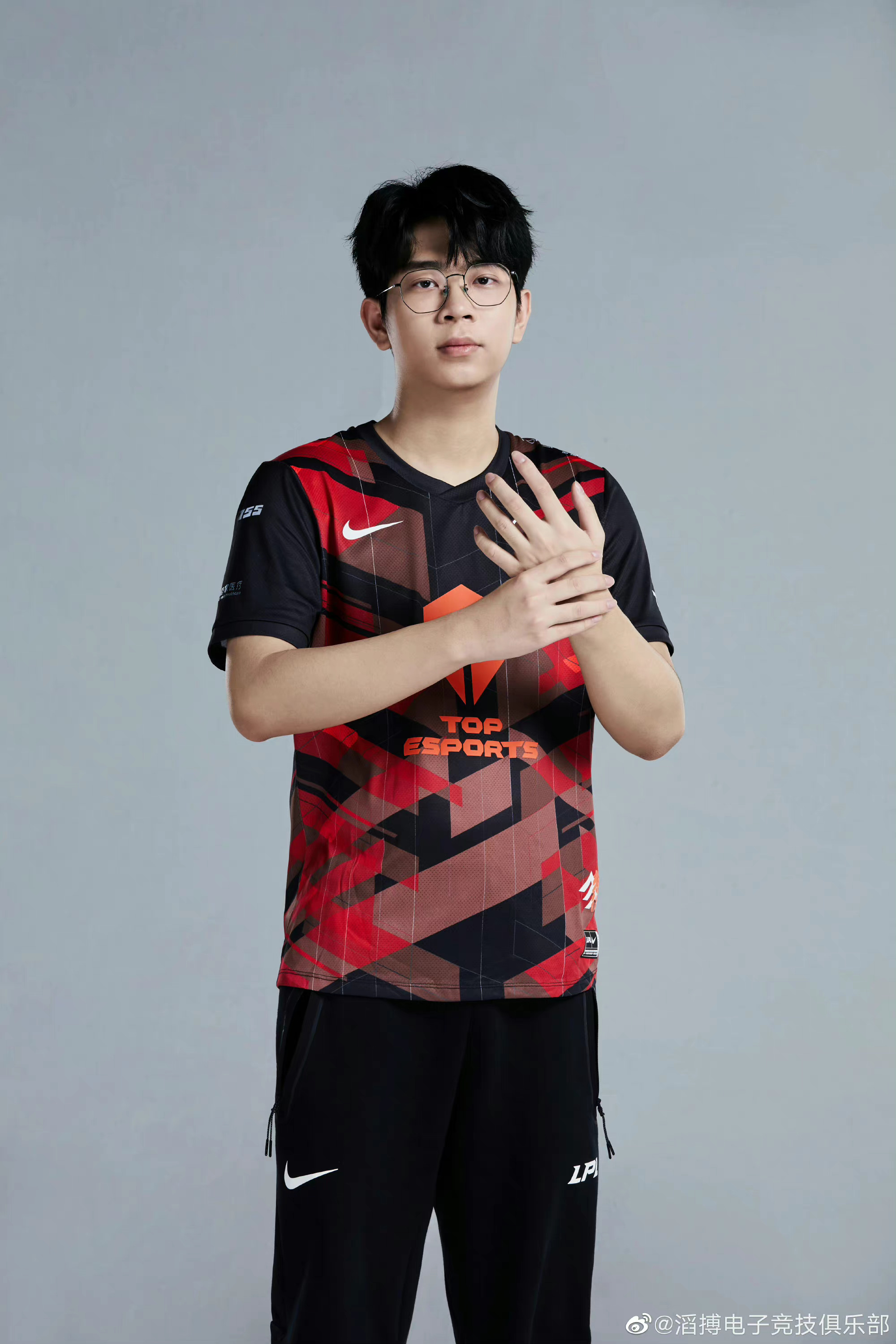 滔搏电子竞技俱乐部2022全球总决赛定妆照