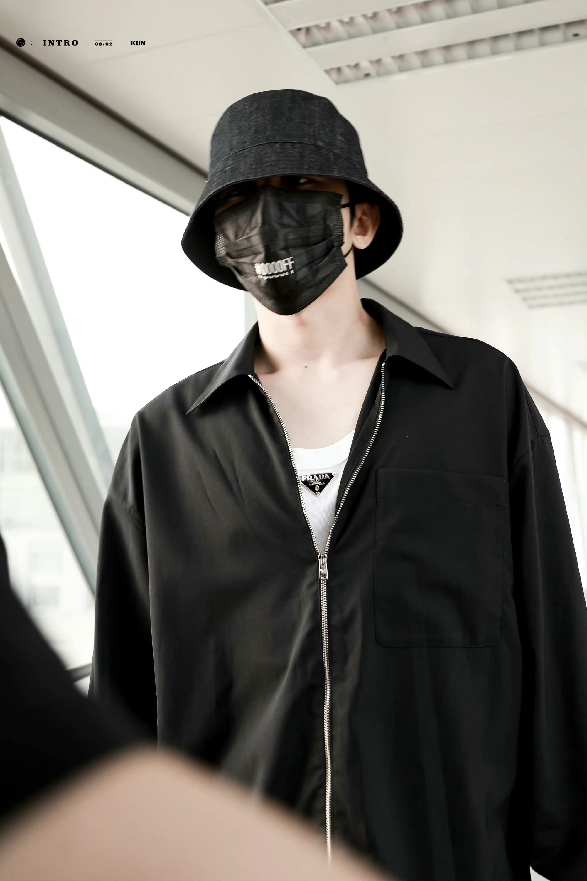 蔡徐坤机场戴口罩照片图片