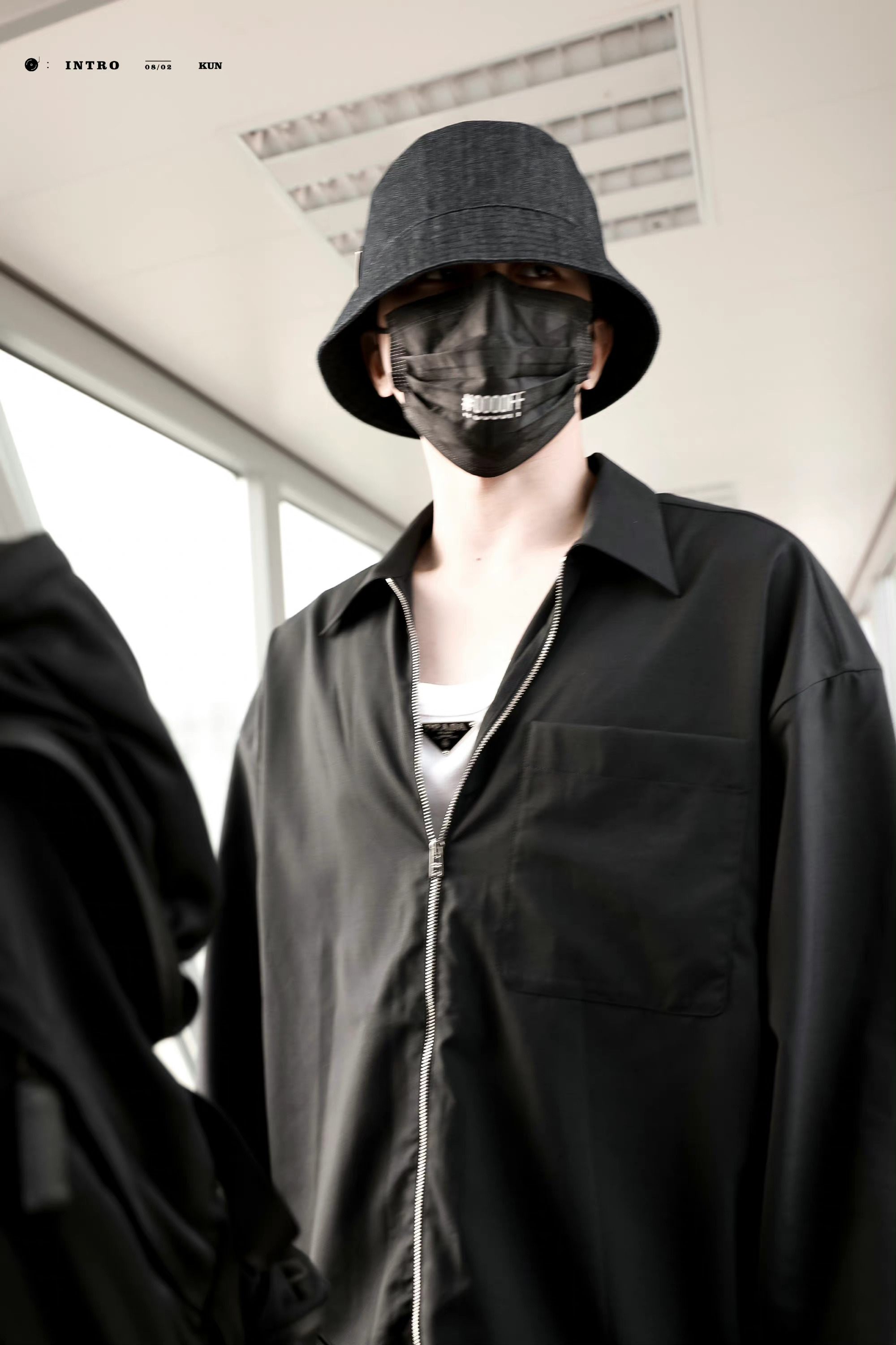 蔡徐坤今日份机场饭拍来啦allblack穿搭简约又帅气