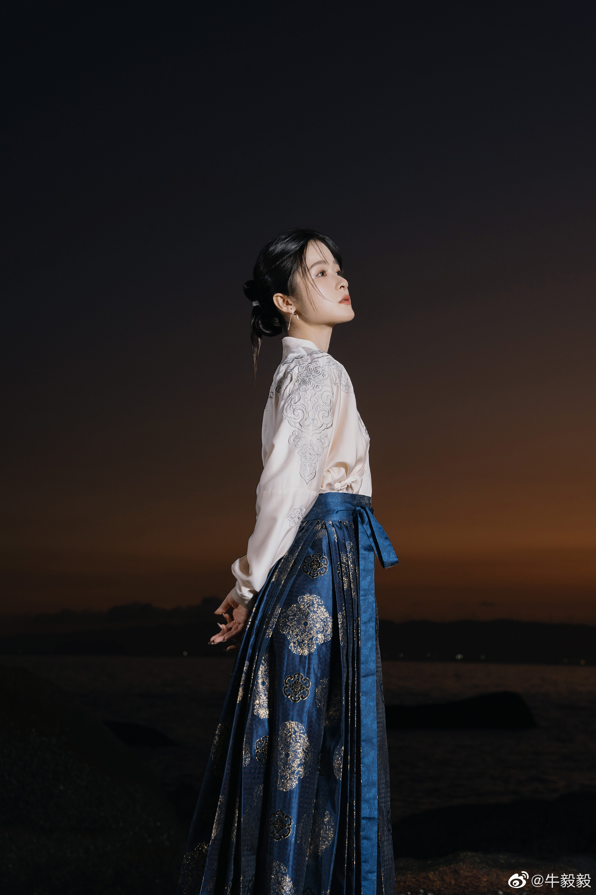 徐娇穿马面裙真的太好看了! 摄影师__财经头条