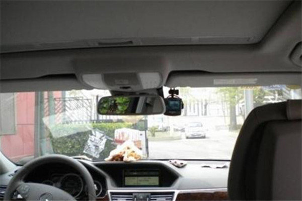 行车记录仪安装也有讲究,装错位置可能会被处罚