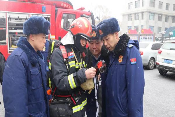 通化支队圆满完成元宵节焰火晚会现场保卫工作休闲区蓝鸢梦想 - Www.slyday.coM 通化支队圆满完成元宵节焰火晚会现场保卫工作休闲区蓝鸢梦想 - Www.slyday.coM