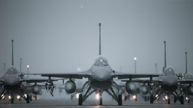 台军“春节战备操演”秀F休闲区蓝鸢梦想 - Www.slyday.coM