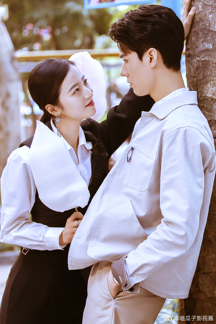 《从结婚开始恋爱》霸道女总裁和温柔外科医生因契约结婚