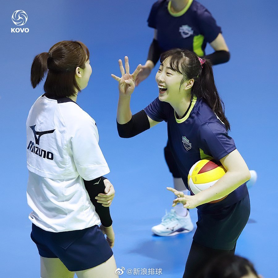 韩国现代建设女排恢复训练,联赛mvp梁孝珍领衔众队员亮相