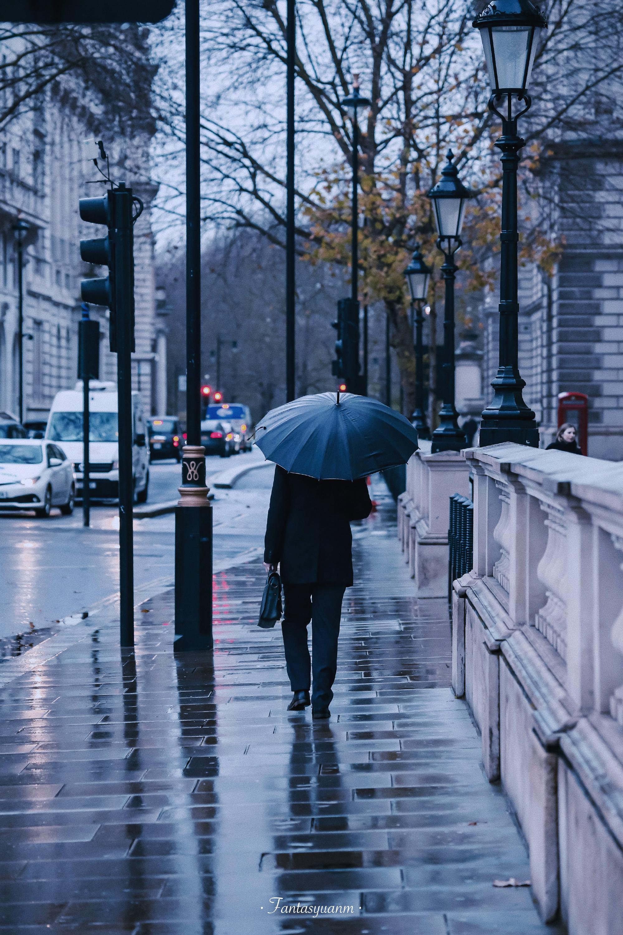喜欢伦敦的雨天人和人保持距离亲密的人更加亲密0804