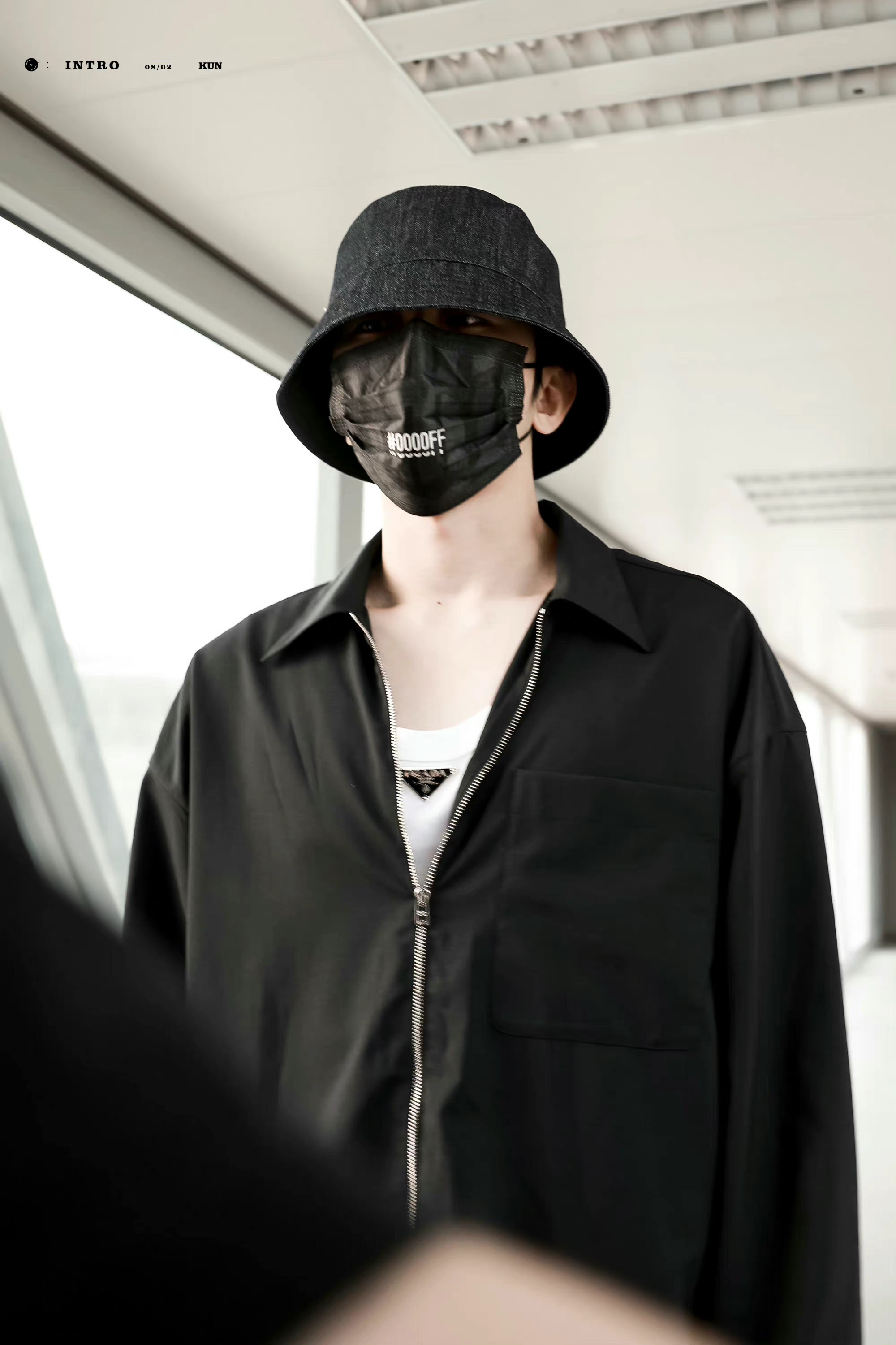 蔡徐坤今日份机场饭拍来啦allblack穿搭简约又帅气