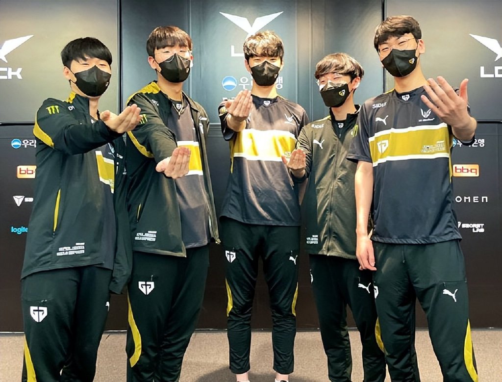 在lck夏季赛历年常规赛第二轮第一名战队成绩都是冠军,而gen恰好是就