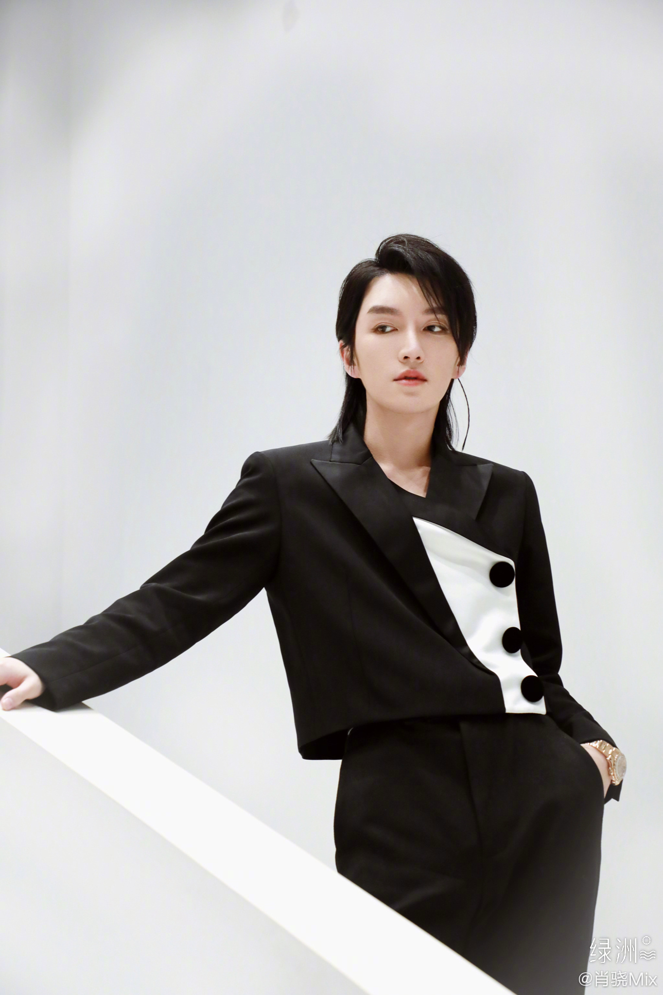 哈哈哈哈大无语,肖骁新买的衣服里居然有电影票……_高清图集_新浪网