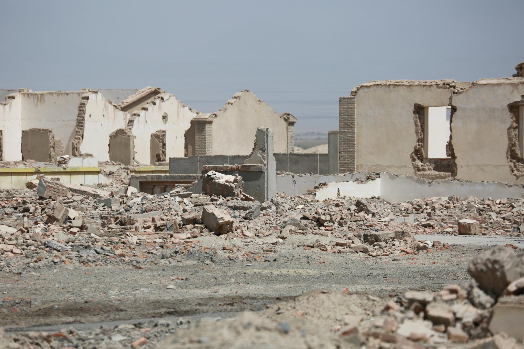 废弃的冷湖石油基地,所谓遗址.