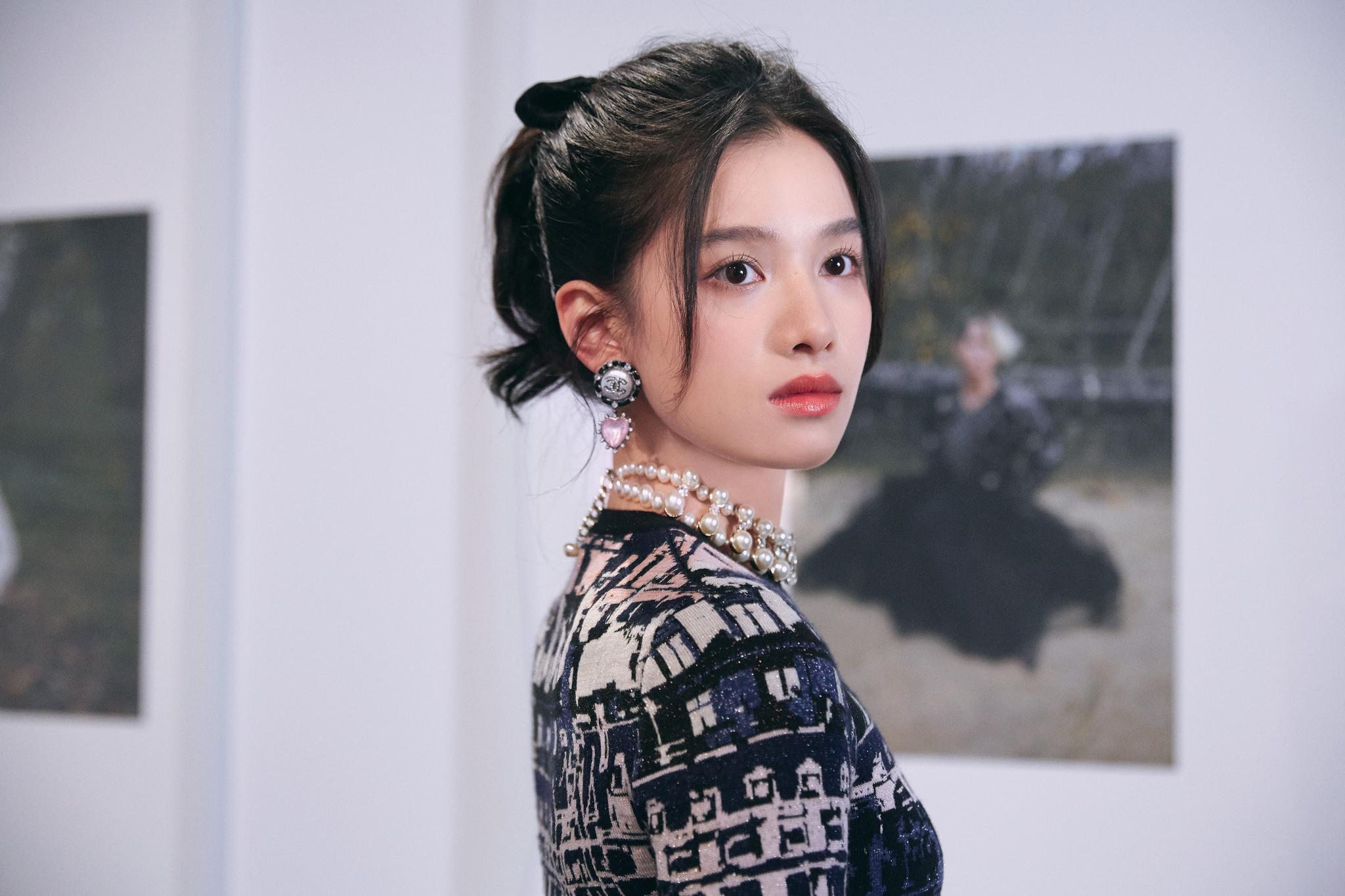 参加上海chanel2020/21"女士城堡"高级手工坊系列观赏活动……|张婧仪