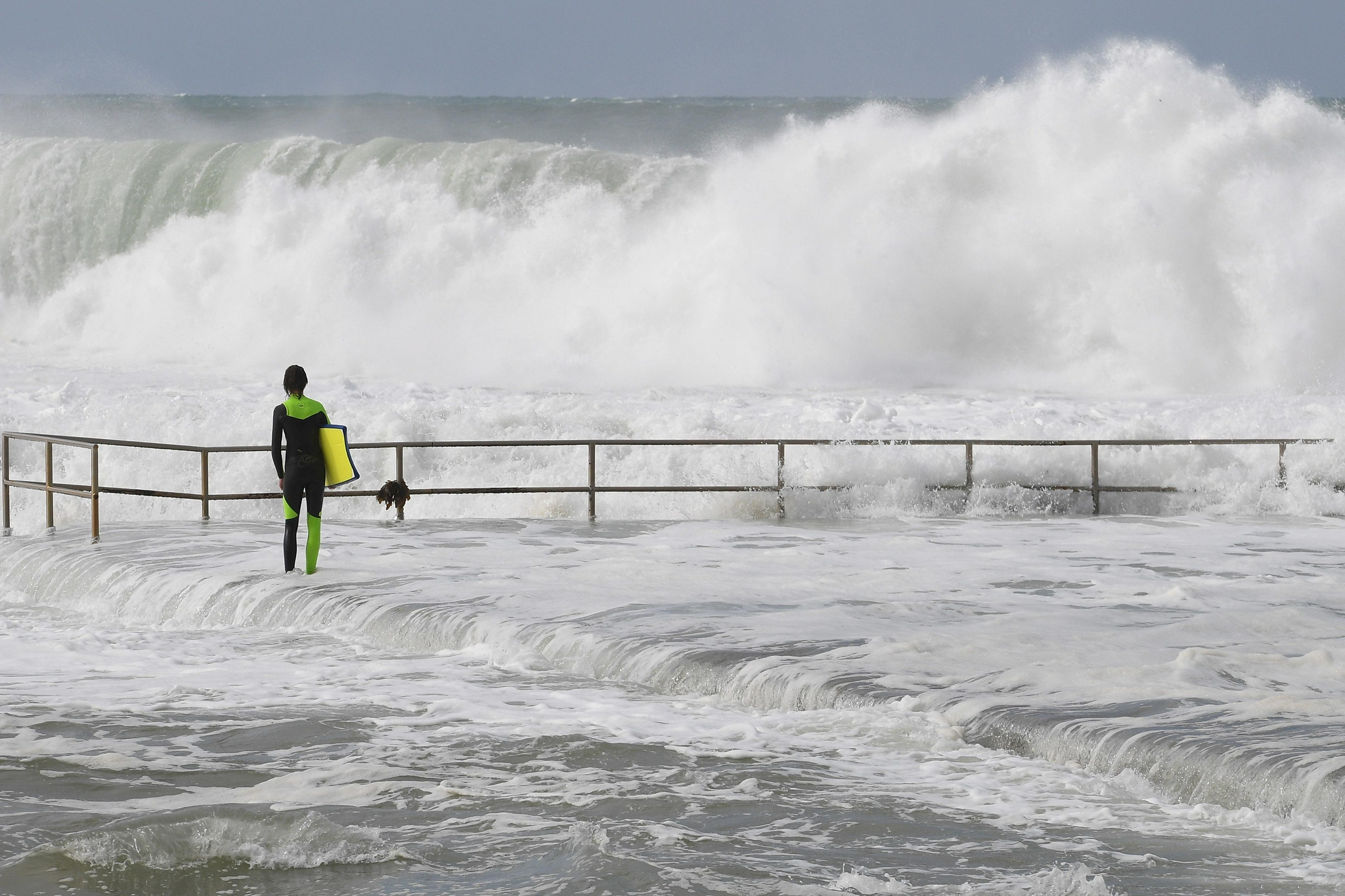 外代二线风浪来袭