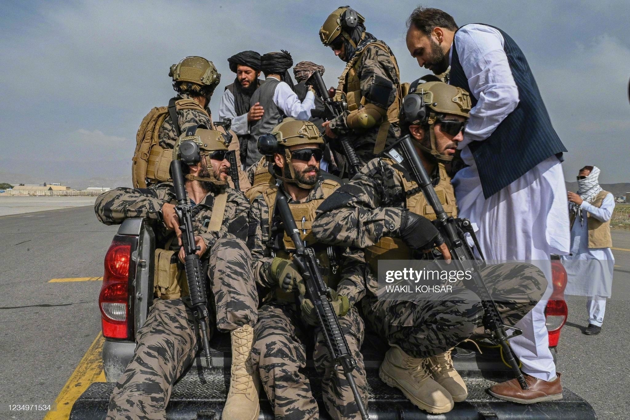 面貌焕然一新的塔利班_高清图集_新浪网