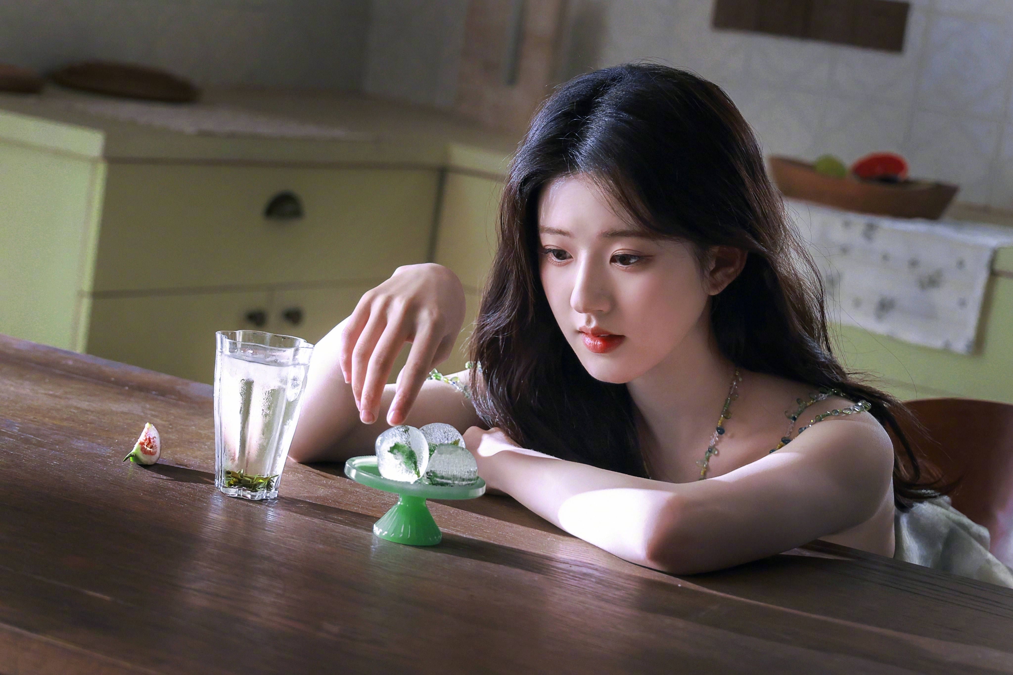 95今日营业照可以看到好多漂亮美女是幸福的一天哇