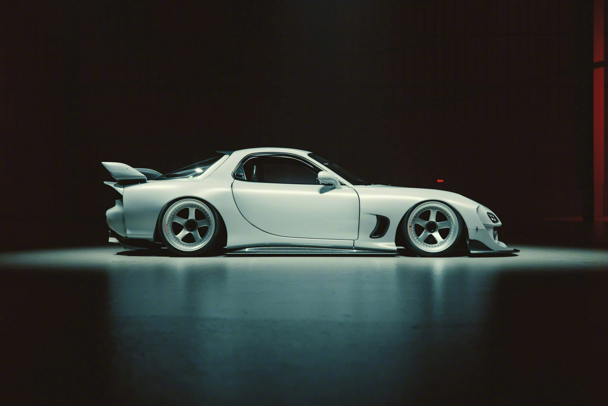 一枚漂亮的宽体马自达mazda rx-7__财经头条