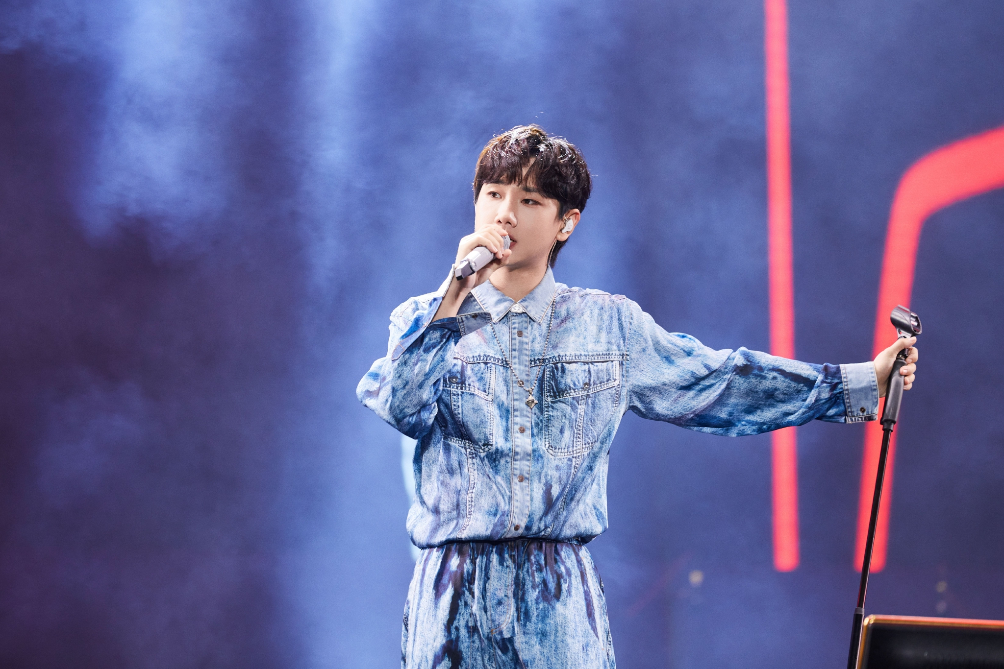 汪苏泷新专辑《21世纪罗曼史》发行