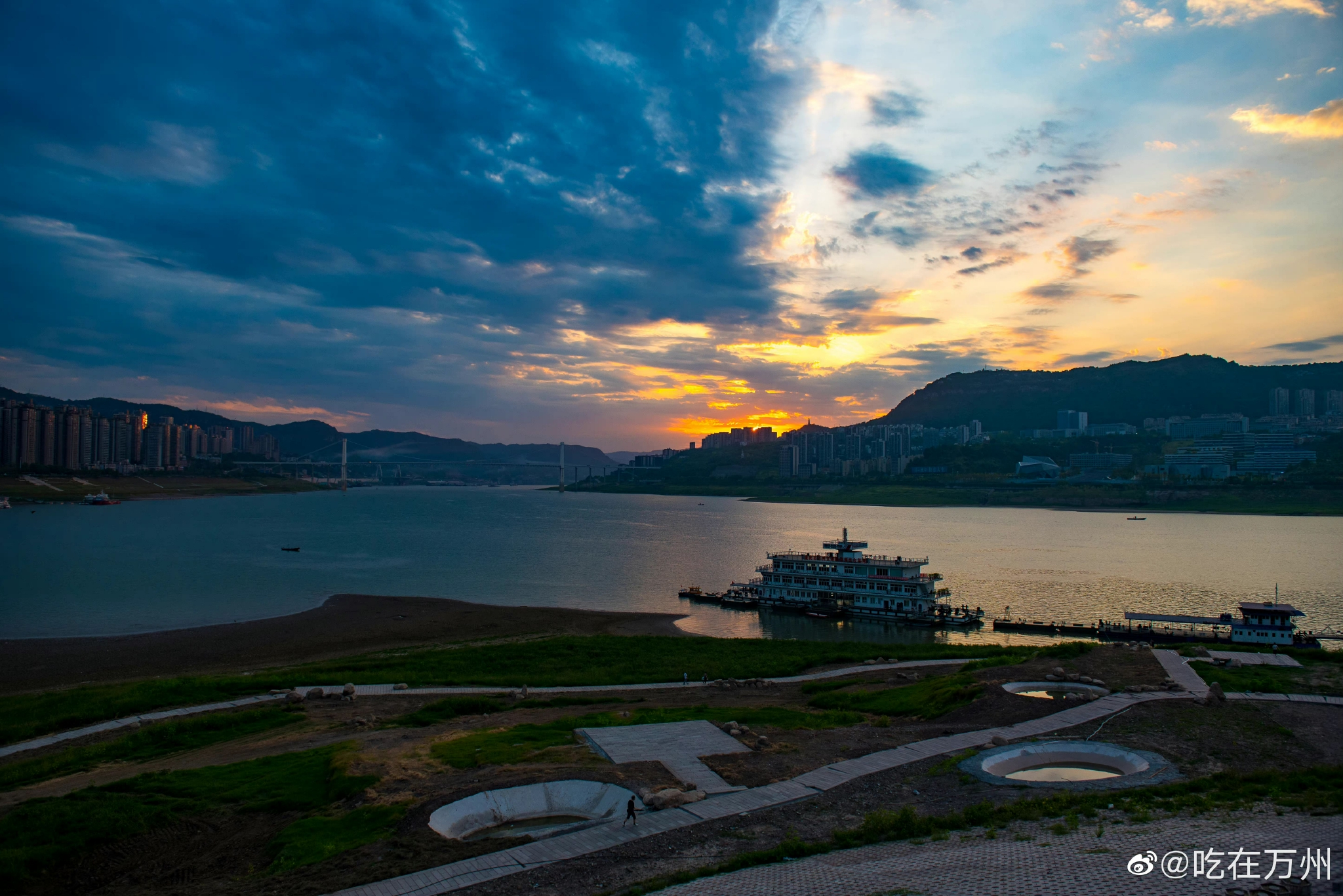 早起看万州的日出,享受江边微凉的风,一天就这样开始了!__财经头条