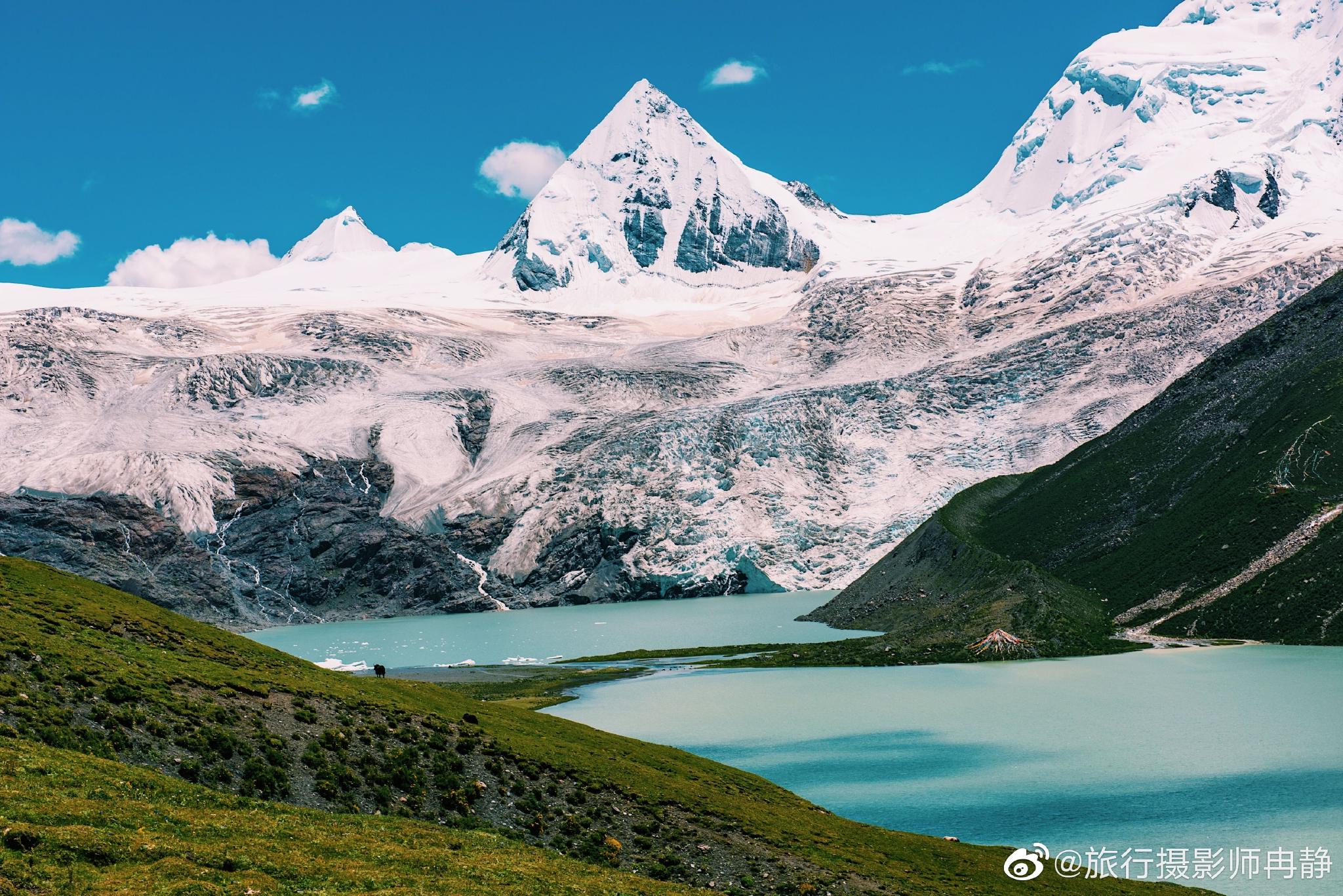 珠穆朗玛峰顶属于中国吗，为什么那么多外国人可以登顶...