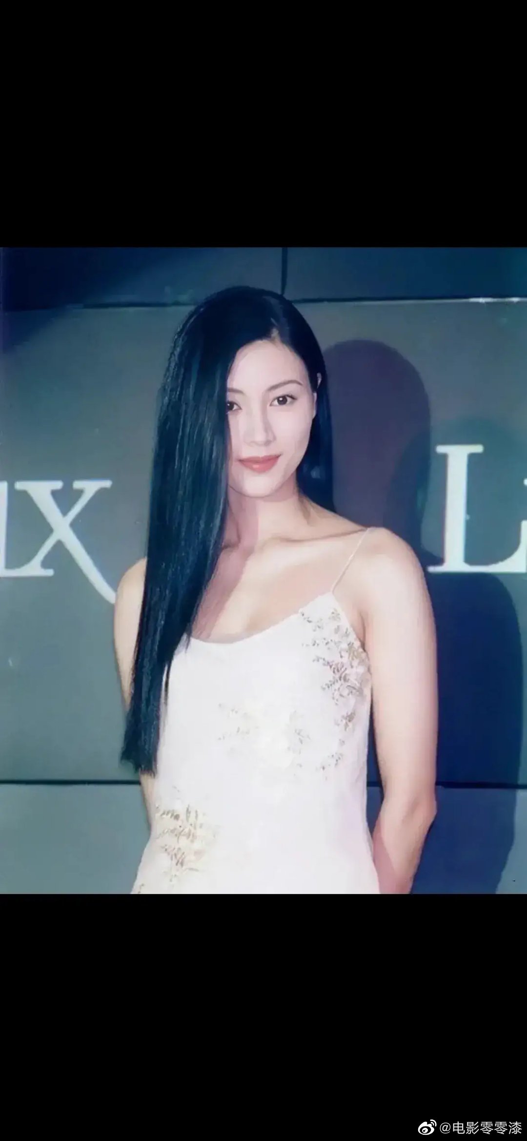李嘉欣icon早期的直发造型,清丽脱俗,非常动人心弦