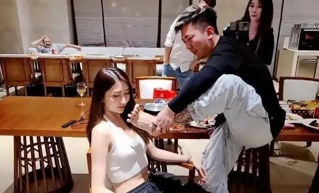 还能再没下限点吗斗鱼主播聚会开播尺度太大过于低俗