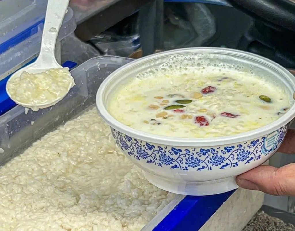 谁能拒绝青岛的夜市！休闲区蓝鸢梦想 - Www.slyday.coM