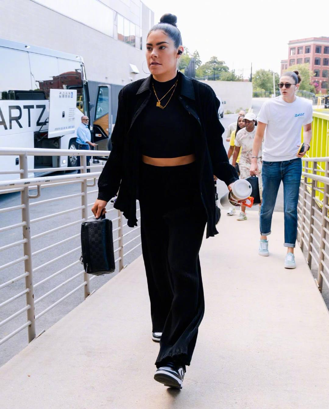 wnba球星kelseyplum身高173cm的穿搭look