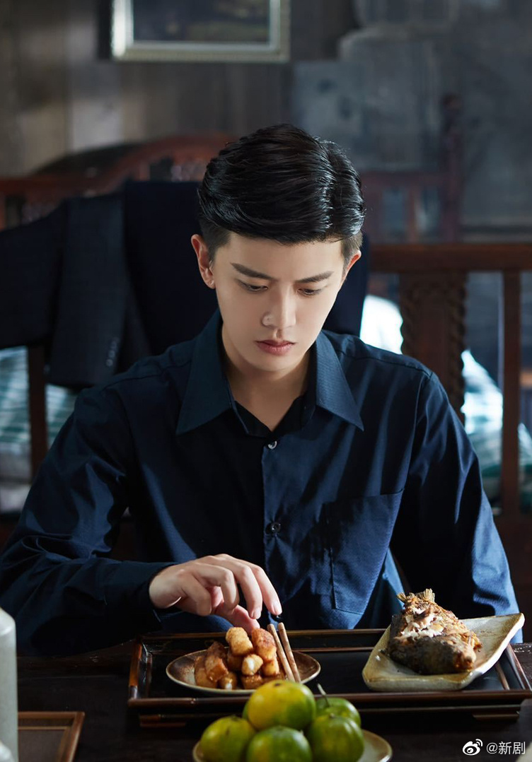 陆炎黑衬衫私服look救命黑色好禁欲啊谁懂