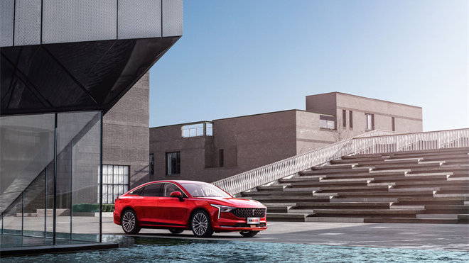 不到10万块的B级车？年轻人有奔腾B70就够了！