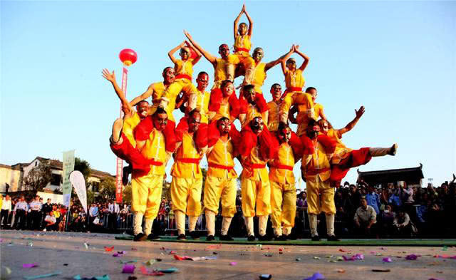 6千人叠罗汉创造新高度 德奥罗兰诠释铝家居经典!