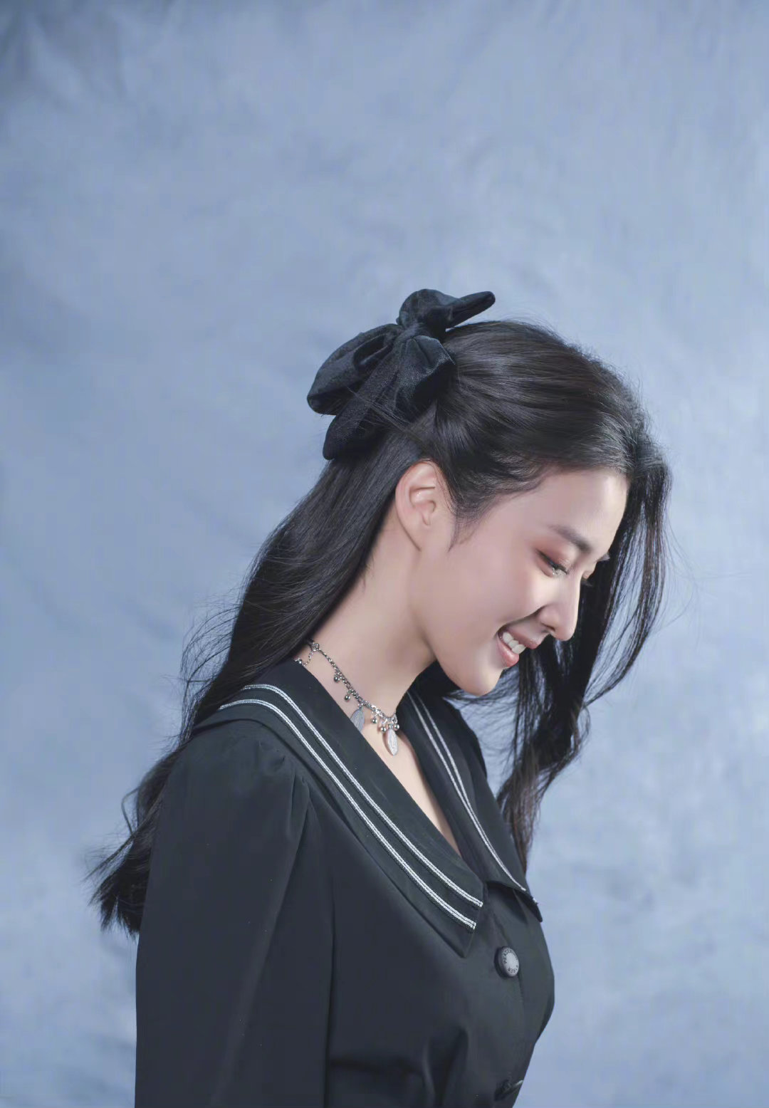 95花王楚然侧颜大赏给人一种清冷疏离而又惊心动魄的美