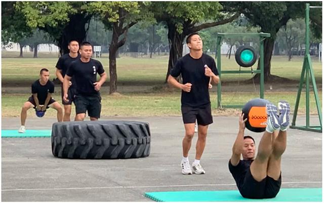 台军“春节战备操演”秀F休闲区蓝鸢梦想 - Www.slyday.coM