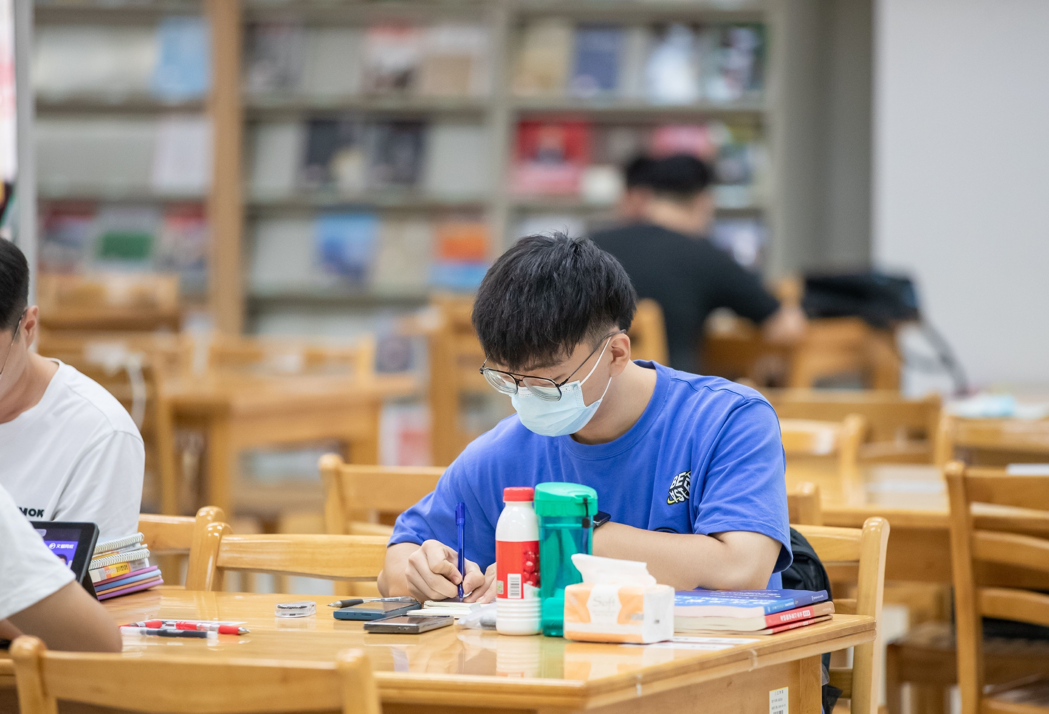 开学第一天三江学院图书馆