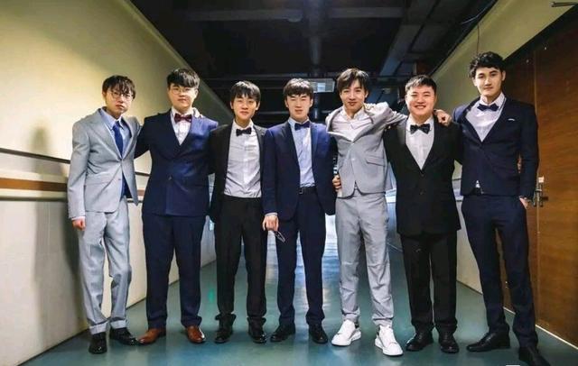 rng组团玩恐怖密室,小明帅出新高度,狼行女友出镜后众人酸了|狼|密室
