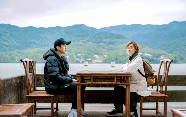 过"二人世界"好甜蜜!邓超孙俪相约出门爬山,体力遭老婆嫌弃?