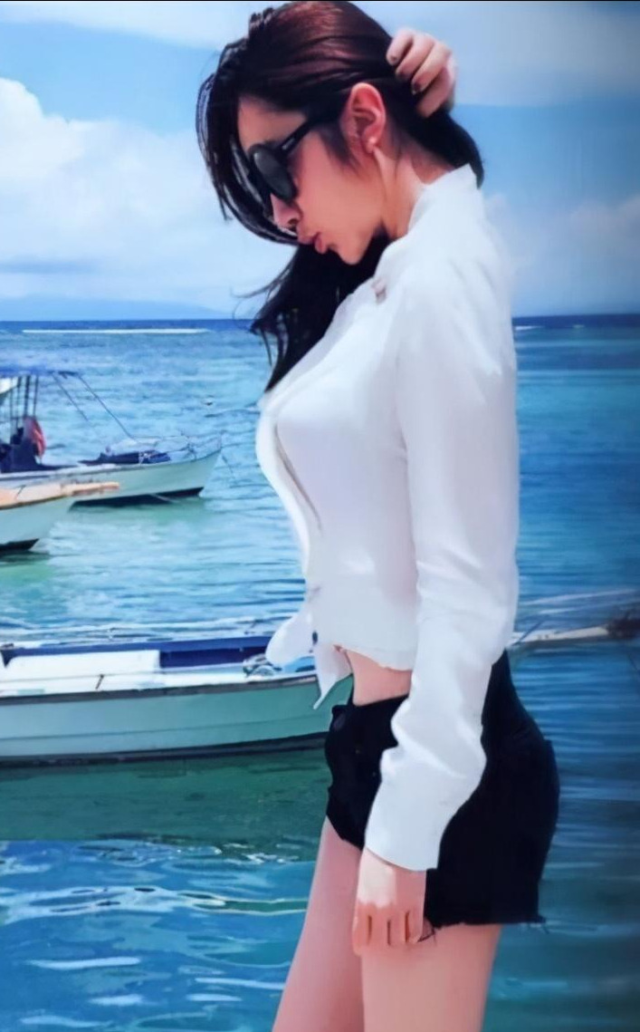 王晓晨才是隐藏的好身材当她穿上泳衣旁边人的眼神太直接了