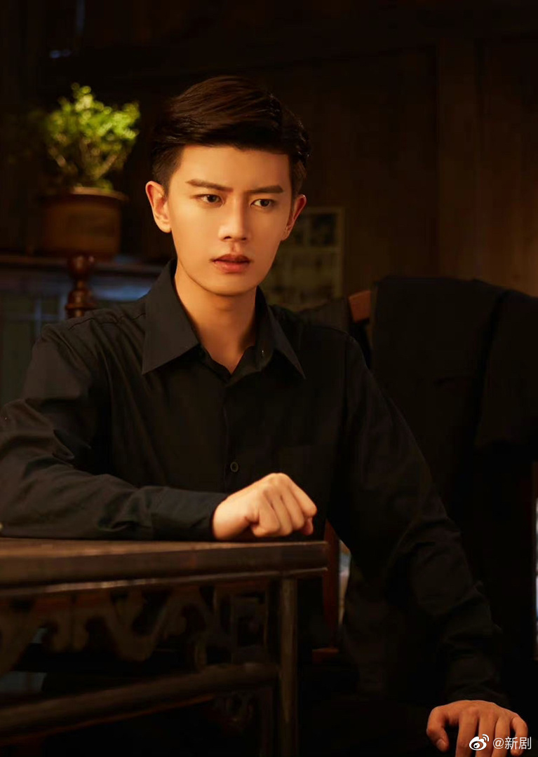 任嘉伦allen 676/ 6陆炎黑衬衫私服look,救命黑色好禁欲啊谁懂