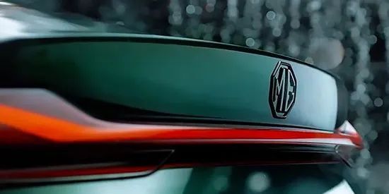 大尾翼+四出排气+全黑标，它是把运动范玩明白了休闲区蓝鸢梦想 - Www.slyday.coM