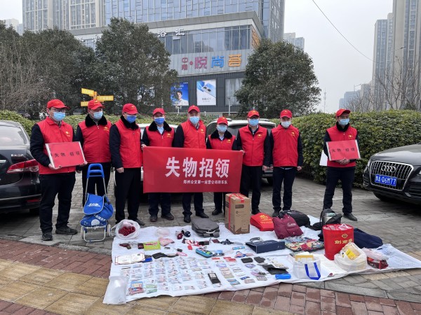 一年捡了近百张身份证银行卡 郑州公交喊你领失物了 郑州 身份证 东西 新浪新闻 一年捡了近百张身份证银行卡 郑州公交喊你领失物了 郑州 身份证 东西 新浪新闻