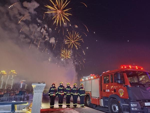 通化支队圆满完成元宵节焰火晚会现场保卫工作休闲区蓝鸢梦想 - Www.slyday.coM 通化支队圆满完成元宵节焰火晚会现场保卫工作休闲区蓝鸢梦想 - Www.slyday.coM